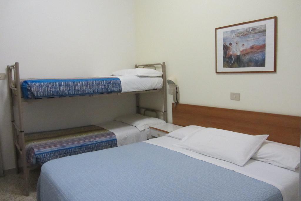 Hotel Toledo Rimini Room photo